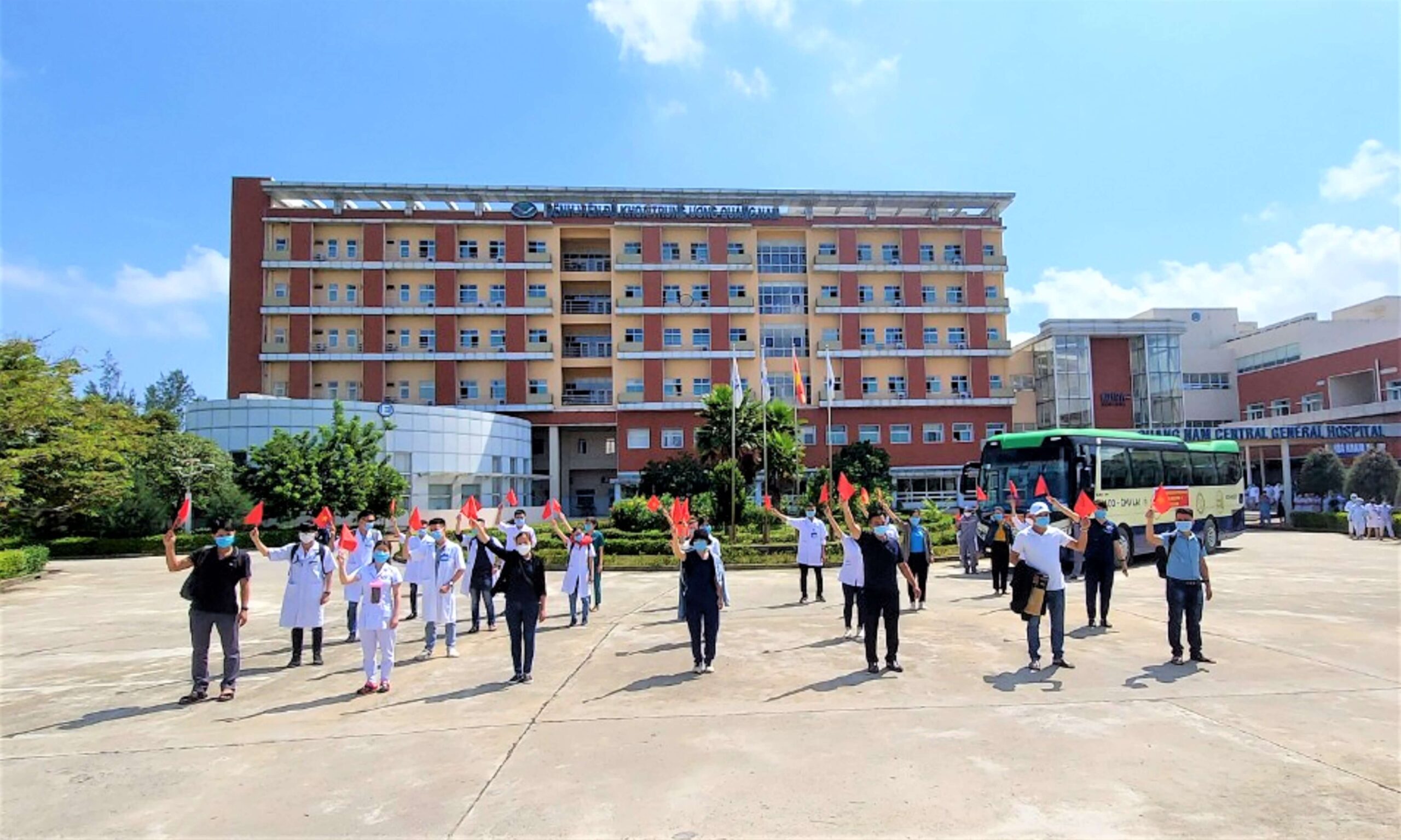 1-cac-y-bac-si-the-hien-quyet-tam-day-lui-dich-benhjpg-1.jpg