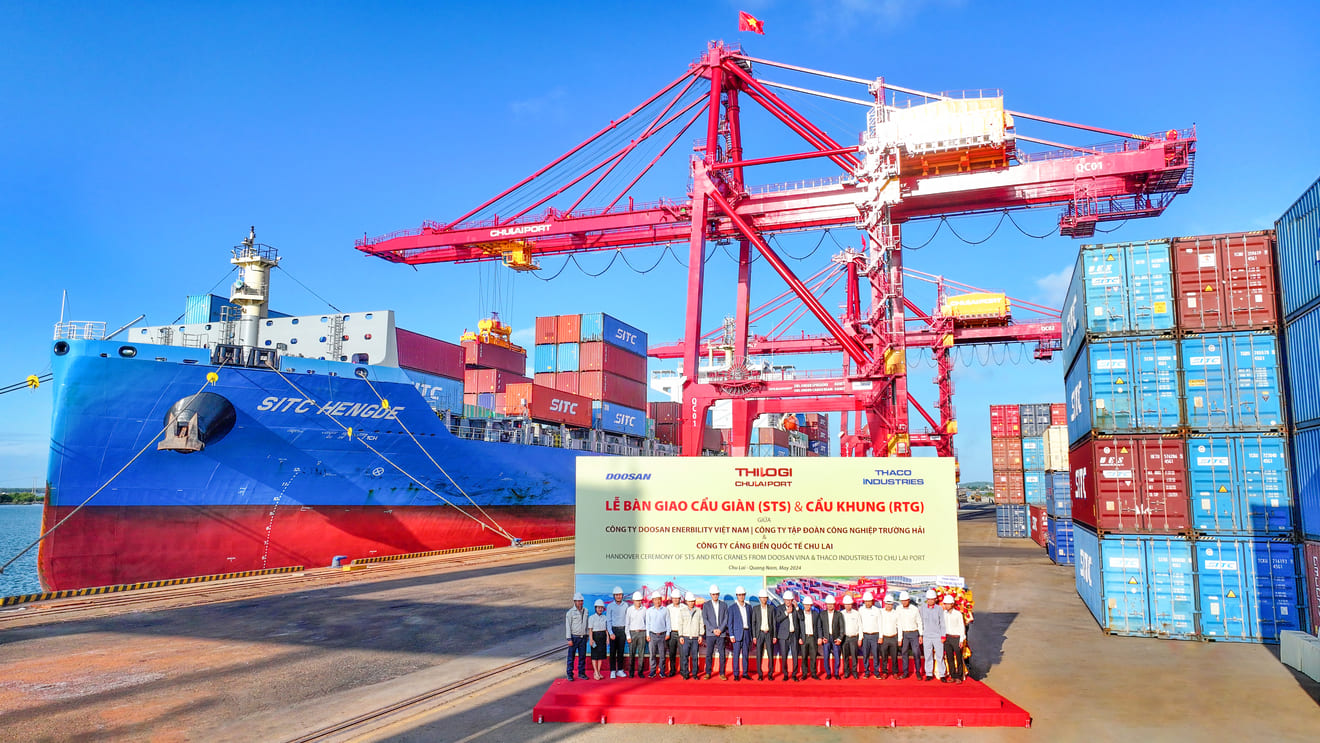 1-le-ban-giao-cau-gian-sts-va-cau-khung-rtg-tai-cang-chu-lai.jpg