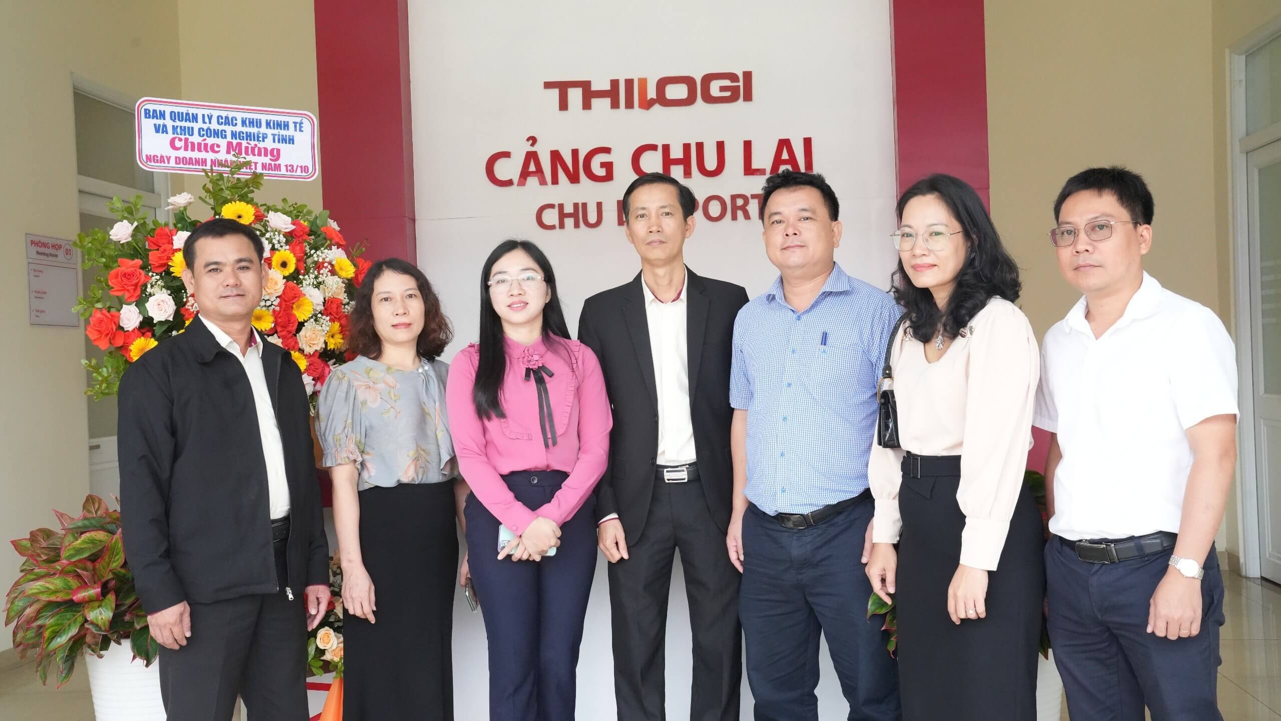 2-dai-dien-ban-quan-ly-cac-kkt-va-kcn-tinh-quang-nam-den-tham-cang-chu-lai-1.jpg