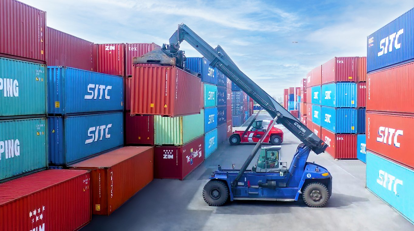 2-xe-nang-container.jpg