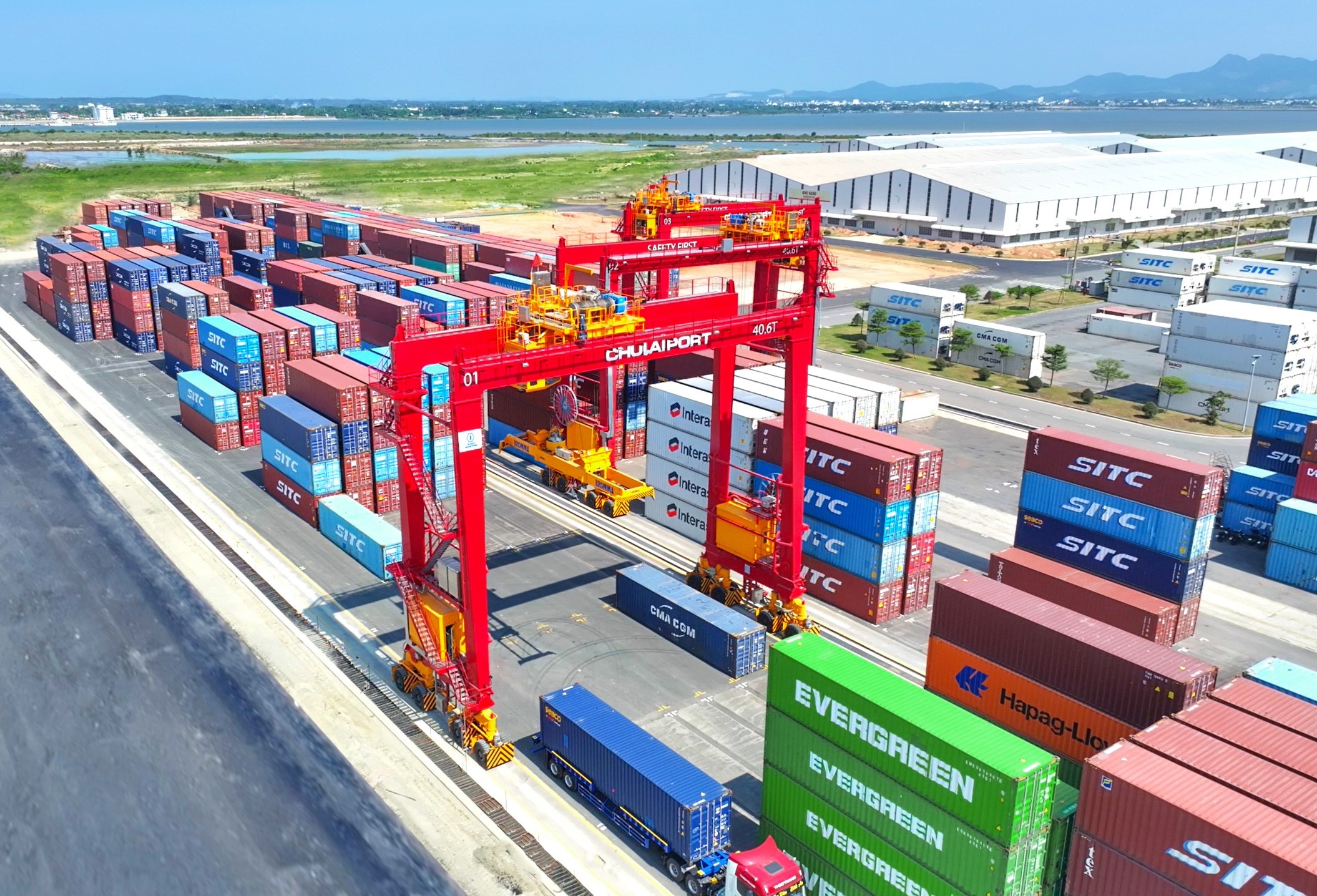 6-03-cau-khung-rtg-do-thaco-industries-san-xuat-co-suc-nang-40-tan.jpg